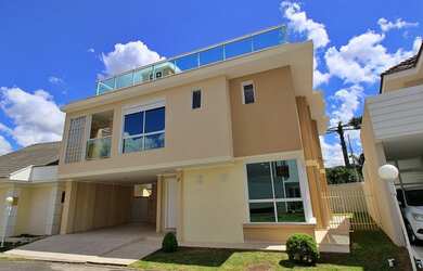 Imagem: A casa possui 4 Dormitórios, 5 Banheiros, 4 Vagas na garagem