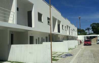 Imagem: A casa em condomínio possui 3 Dormitórios, 2 Banheiros, 2