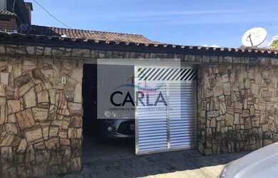 Imagem: A casa possui 3 Dormitórios, 1 Banheiro, 2 Vagas na garagem