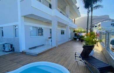 Imagem: A casa possui 5 Dormitórios, 5 Banheiros, 5 Vagas na garagem