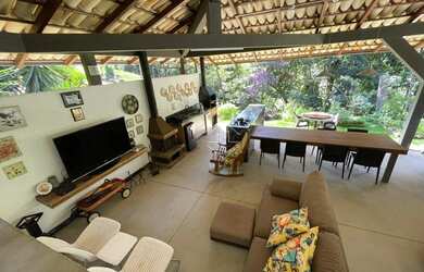 Imagem: A casa em condomínio possui 4 Dormitórios, 4 Banheiros, 5