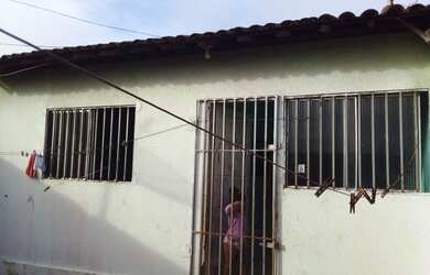 Imagem: A casa possui 3 Dormitórios, 1 Banheiro, 1 Vaga na garagem