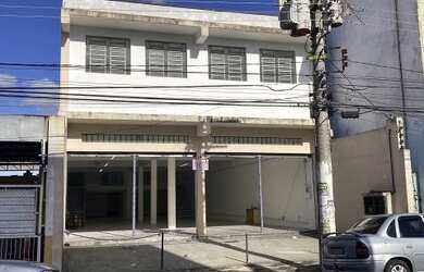 Imagem: O depósito possui 5 Vagas na garagem, 700m² de Área e está