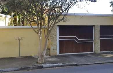 Imagem: A casa possui 4 Dormitórios, 5 Banheiros, 3 Vagas na garagem