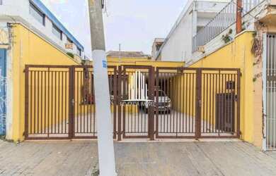 Imagem: A casa possui 4 Dormitórios, 5 Banheiros, 3 Vagas na garagem