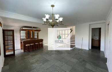 Imagem: A casa possui 4 Dormitórios, 5 Banheiros, 3 Vagas na garagem