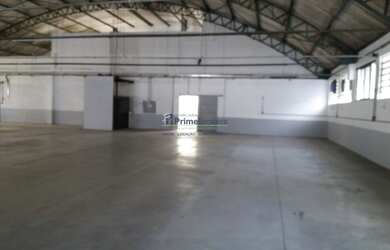 Imagem: O depósito possui 2720m² de Área e está localizado em Água