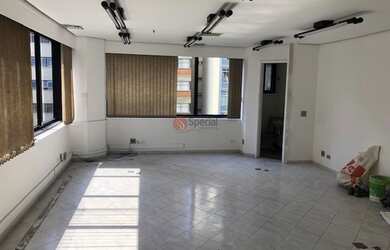 Imagem: O depósito possui 2 Vagas na garagem, 70m² de Área e está