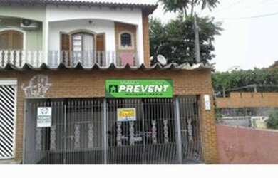 Imagem: A casa possui 3 Dormitórios, 3 Banheiros, 2 Vagas na garagem