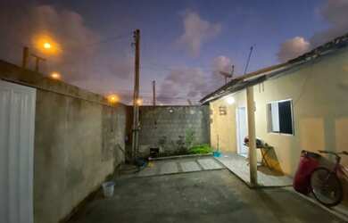 Imagem: A casa possui 3 Dormitórios, 1 Banheiro, 100m² de Área e