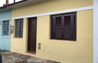 Imagem: A casa possui 2 Dormitórios, 1 Banheiro e está localizado