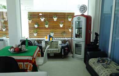 Imagem: A casa possui 5 Dormitórios, 4 Banheiros, 455m² de Área e