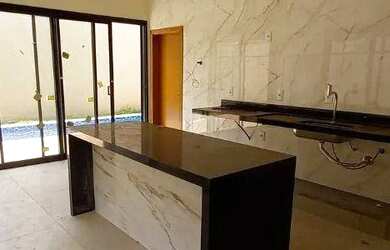 Imagem: A casa possui 3 Dormitórios, 1 Banheiro, 4 Vagas na garagem