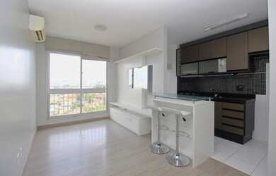 Imagem: O apartamento possui 2 Dormitórios, 1 Banheiro, 1 Vaga na garagem