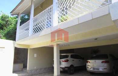 Imagem: A casa possui 4 Dormitórios, 2 Banheiros, 4 Vagas na garagem