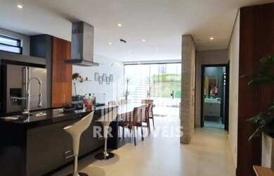 Imagem: A casa em condomínio possui 4 Dormitórios, 4 Banheiros, 3