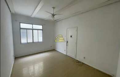 Imagem: O apartamento possui 2 Dormitórios, 2 Banheiros e 70m² de