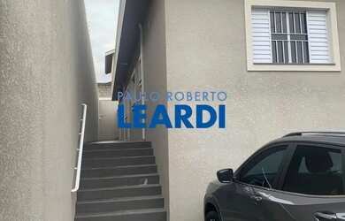 Imagem: A casa possui 3 Dormitórios, 2 Banheiros, 2 Vagas na garagem