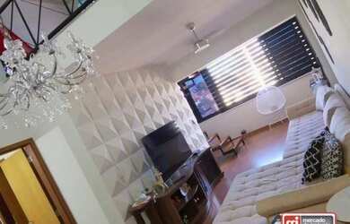 Imagem: O apartamento possui 3 Dormitórios, 1 Banheiro, 3 Vagas na