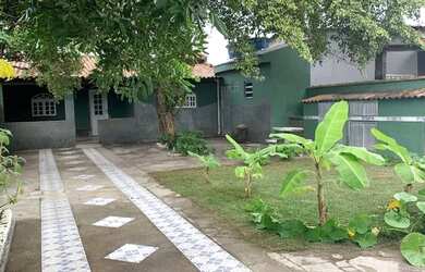 Imagem: A casa possui 1 Dormitório, 2 Banheiros, 2 Vagas na garagem