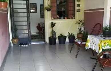 Imagem: A casa possui 2 Dormitórios, 1 Banheiro, 1 Vaga na garagem