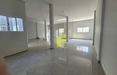 Imagem: O depósito possui 4 Vagas na garagem e 120m² de Área e está