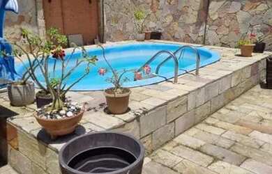 Imagem: A casa possui 4 Dormitórios, 4 Banheiros, 2 Vagas na garagem