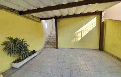 Imagem: A casa possui 3 Dormitórios, 3 Banheiros, 2 Vagas na garagem