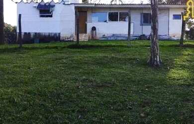 Imagem: A casa possui 3 Dormitórios, 3 Banheiros, 4 Vagas na garagem