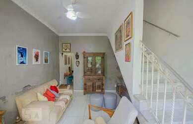 Imagem: A casa possui 1 Dormitório, 1 Banheiro, 1 Vaga na garagem