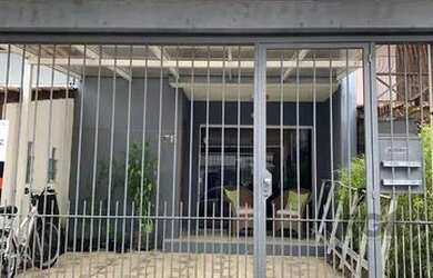 Imagem: A casa possui 2 Dormitórios, 3 Banheiros, 1 Vaga na garagem