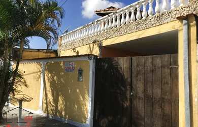 Imagem: A casa possui 1 Dormitório, 1 Banheiro, 1 Vaga na garagem