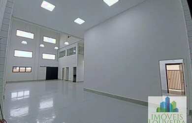 Imagem: O depósito possui 4 Vagas na garagem, 330m² de Área e está