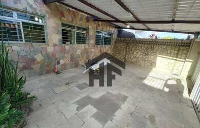 Imagem: A casa possui 4 Dormitórios, 3 Banheiros, 2 Vagas na garagem