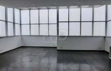 Imagem: O depósito possui 1 Vaga na garagem, 64m² de Área e está