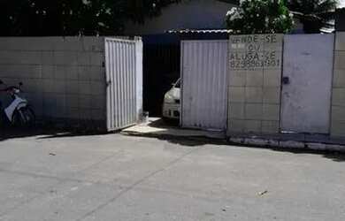 Imagem: A casa possui 4 Dormitórios, 3 Banheiros e 180m² de Área