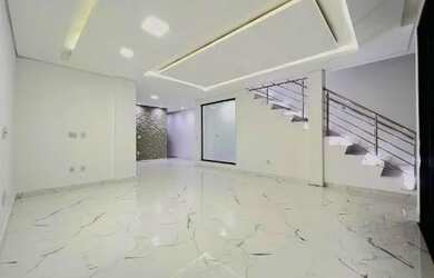 Imagem: A casa possui 3 Dormitórios, 3 Banheiros, 3 Vagas na garagem