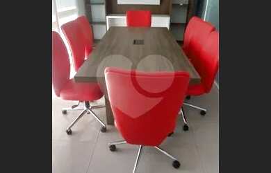 Imagem: O depósito possui 1 Vaga na garagem e 43m² de Área e está