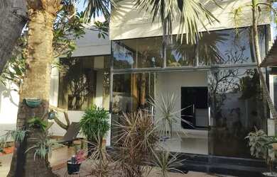 Imagem: A casa possui 2 Dormitórios, 3 Banheiros, 240m² de Área e