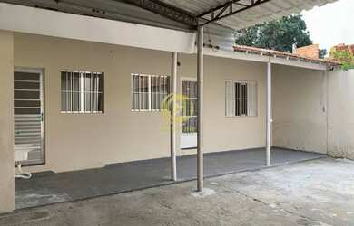 Imagem: A casa possui 1 Dormitório, 1 Banheiro, 4 Vagas na garagem