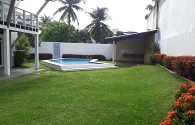 Imagem: A casa possui 4 Dormitórios, 5 Banheiros, 5 Vagas na garagem