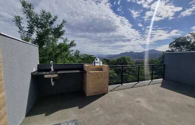 Imagem: A casa possui 3 Dormitórios, 1 Banheiro, 1 Vaga na garagem