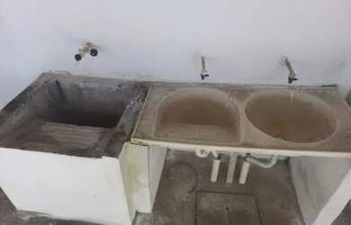 Imagem: A casa possui 3 Dormitórios, 1 Banheiro, 1 Vaga na garagem