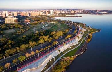 Imagem: A casa possui 3 Dormitórios, 3 Banheiros, 2 Vagas na garagem