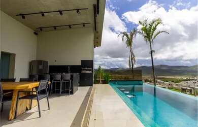 Imagem: Casa em condomínio fechado Alphaville. Localizada no mais novo