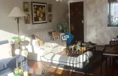 Imagem: O apartamento possui 4 Dormitórios, 1 Banheiro, 2 Vagas na