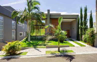 Imagem: A casa em condomínio possui 5 Dormitórios, 4 Banheiros, 4