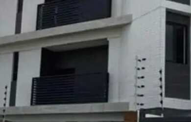 Imagem: O apartamento possui 3 Dormitórios, 1 Banheiro, 1 Vaga na garagem