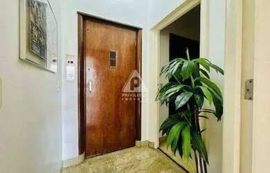 Imagem 2: Apartamento Reformado Fino Acabamento Copacabana Posto 6 Quadra da Praia...