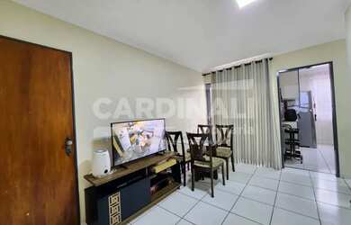 Imagem: O apartamento possui 2 Dormitórios, 1 Banheiro, 1 Vaga na garagem